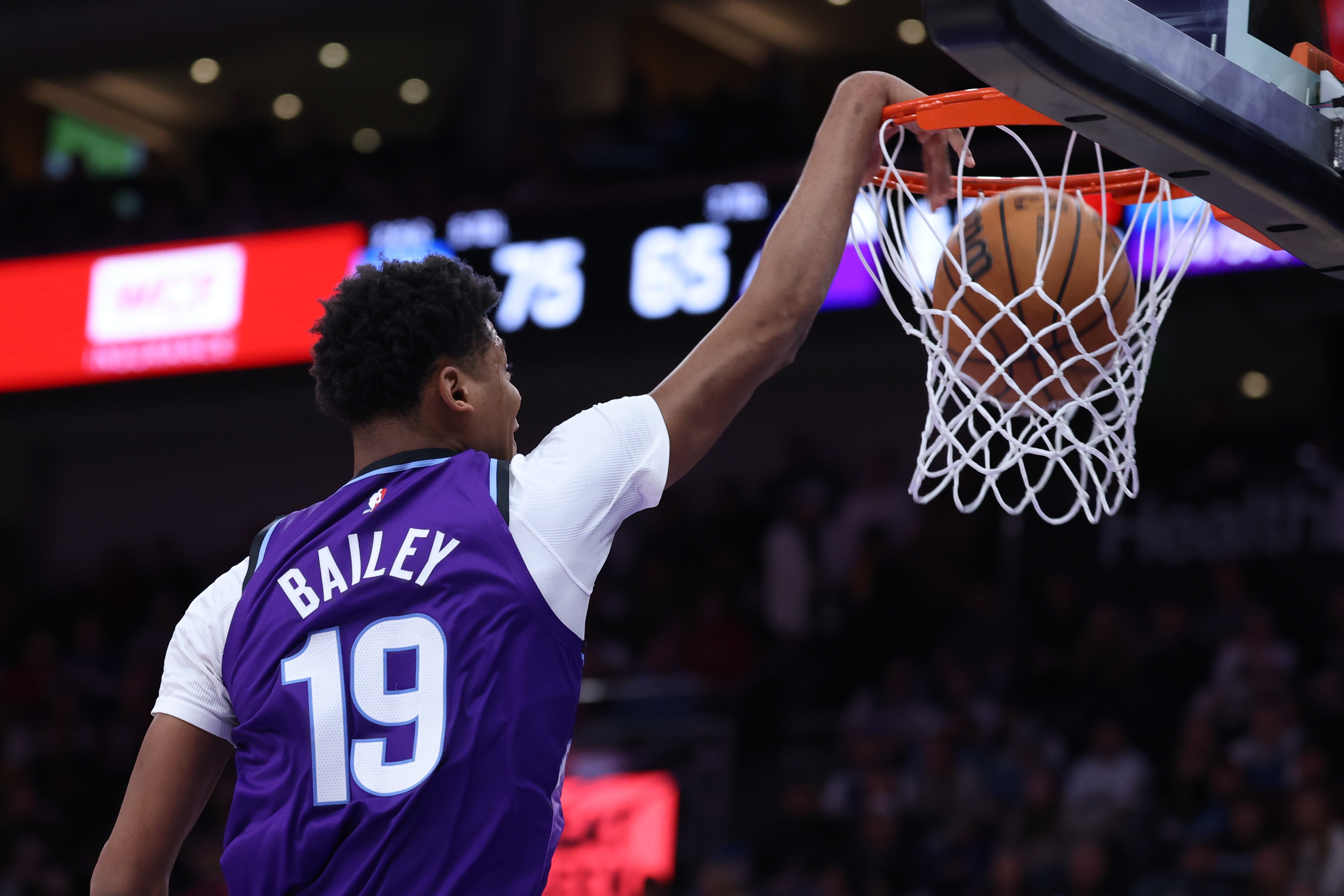 开云网页版中国官网-【菜鸟】贝利25分6板 弗拉格21分11板 科比·桑德斯11分&三分4中3